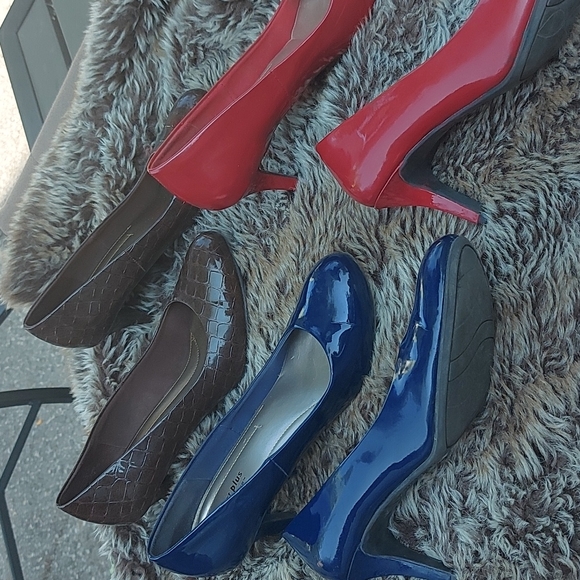 Pumps - Picture 2 of 4